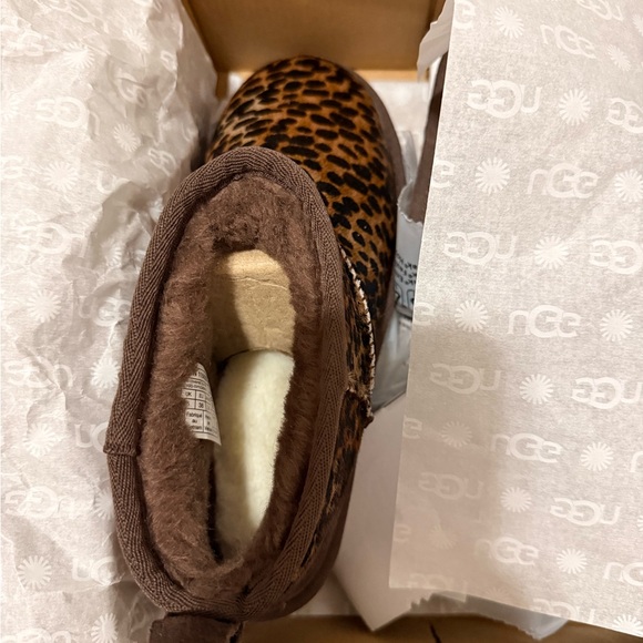 UGG CLASSIC ULTRA MINI CASPIAN LEOPARD - Picture 4 of 8